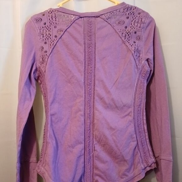FREE PEOPLE Gold Coast Henley T-shirt Top S Violet Scoop neck Lace trim blouse - Picture 7 of 9